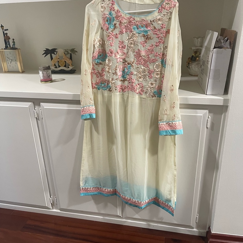 STYLUS Cream and Blue Floral Long Sleeve Dress